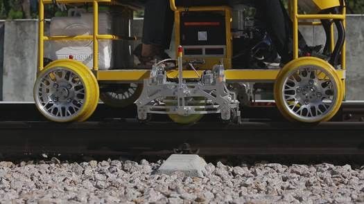 FD-GT60 डबल-ट्रैक रेल अल्ट्रासोनिक दोष डिटेक्टर 18-चैनल रेलवे रेल निरीक्षण वाहन IP55 43-75kg/m रेल के लिए