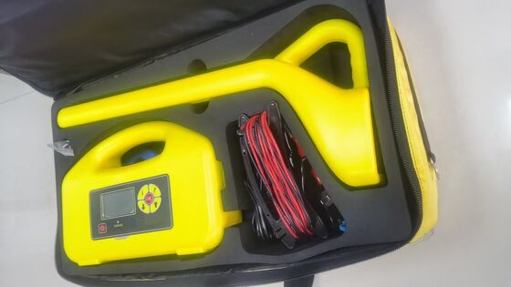 भूमिगत पाइपलाइन डिटेक्टर भूमिगत पाइपलाइनों की दिशा और गहराई का पता लगाता है