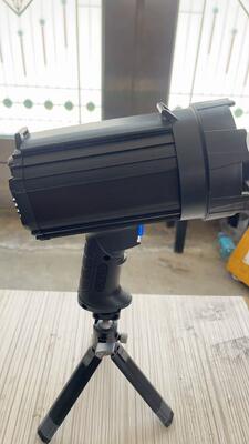 स्टैंड हैंडहेल्ड चार्जिंग स्टाइल एलईडी-यूवी लैंप के साथ